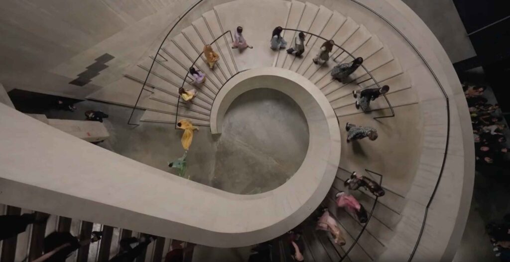 immagine della sfilata di Gucci alla Tate Modern