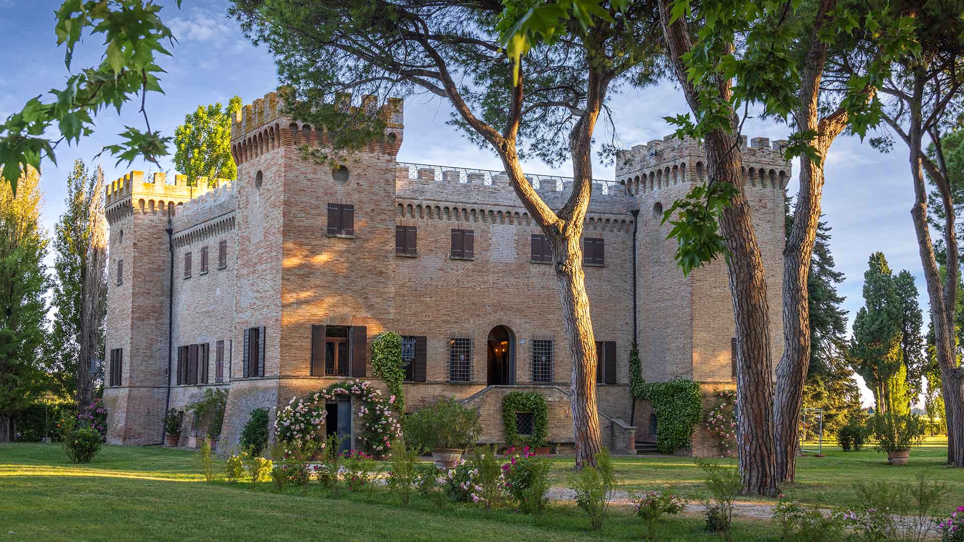 Visita esclusiva con aperitivo a Castello Benelli | Galleria Cavour ...