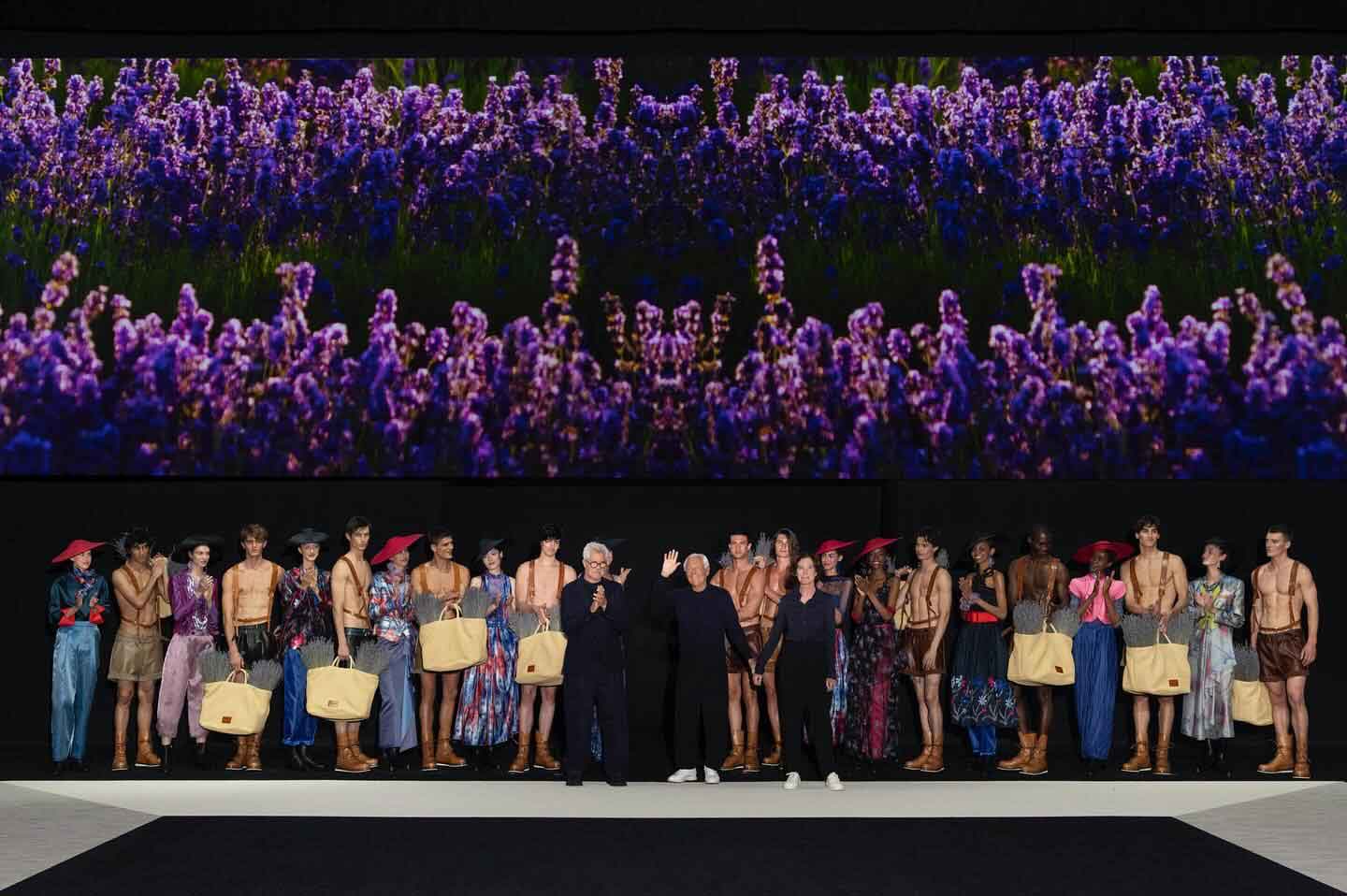 Giorgio Armani, Silvana Armani e Leo Dell'Orco durante la sfilata Emporio Armani Uomo SS25