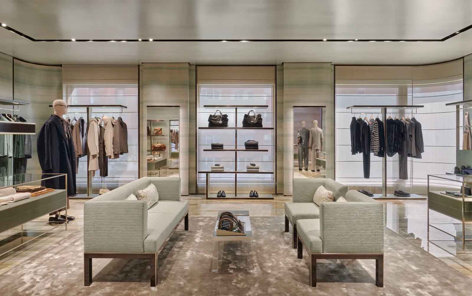 L’interno della Boutique di Giorgio Armani a Madison Avenue, New York