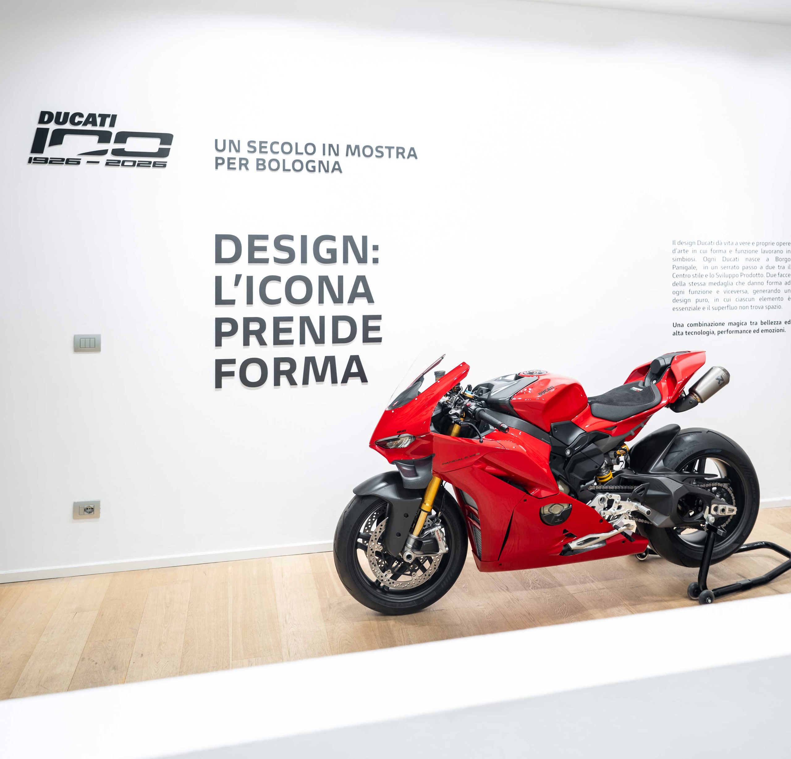 Ducati 100 in mostra in Galleria Cavour 1959