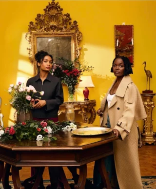 🌸 Amiamo moltissimo la nuova campagna @gucci della fotografa Tina Barney perfetta per la Festa della Mamma! 

📸 Protagoniste Yara Shahidi con la madre Keri, Camille Bidault-Waddington con il figlio Albert e Kim Gordon con la figlia Coco.
.
.
.
🌸 We absolutely love the new @gucci campaign by photographer Tina Barney, perfect for Mother's Day!

📸 Starring Yara Shahidi with her mother Keri, Camille Bidault-Waddington with her son Albert and Kim Gordon with her daughter Coco. 
.
.
.
#galleriacavour1959 #bologna #bolognacentro #luxurybrand #bolognashopping #festadellamamma #gucci #fathersday