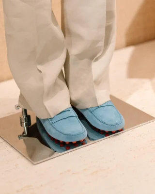 🙌🏻 Condividiamo con @tods l’impegno e la convinzione che la sostenibilità sia un pilastro e un imperativo su cui fondare il nostro futuro.

📃 Il brand ha recentemente esteso il “Tod’s digital passaport” anche al mocassino Gommino, garantendone il valore, la tracciabilità delle fasi produttive e l’autenticità dei materiali impiegati. 

“Questi risultati testimoniano il nostro impegno verso la sostenibilità, consapevoli del ruolo che abbiamo nei confronti del nostro territorio, delle comunità che lo vivono e dell’ambiente che abitiamo” ha dichiarato Diego Della Valle, presidente e amministratore delegato del gruppo.
.
.
.
🙌🏻 We share with @tods the commitment and belief that sustainability is a pillar and an imperative on which to base our future.

📃 The brand has recently extended the “Tod’s digital passport” to the Gommino moccasin; guaranteeing its value, the traceability of the production phases and the authenticity of the materials used.

“These results demonstrate our commitment to sustainability, aware of the role we have towards our territory, the communities that live there and the environment we inhabit” declared Diego Della Valle, president and CEO of the group. 
.
.
.
#galleriacavour1959 #tods #bolognacitta #luxurybrand #luxurystyle #bolognashopping #bologna_city #bolognaitaly #bolognacitta #sostenibilita  #sostenibilitá #gommino