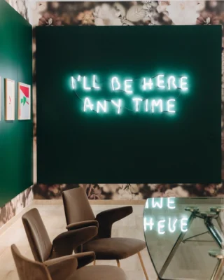 🥰 Siamo innamorati della nostra Art Lounge!

🖼️ In @galleriacavour1959, c’è un nuovo spazio dedicato alla cultura, un luogo dove idee, parole e creatività si incontrano in un’atmosfera unica e coinvolgente.

🍃La trovate in Terrazza Green e diventerà per Bologna un punto di riferimento per la cultura, l’arte, lo spettacolo.   
 
💥”Sono orgogliosa di inaugurare l’Art Lounge, uno spazio che ha già ospitato mostre e conferenze stampa dei progetti di Galleria Cavour 1959 e che ora verrà dedicato al pubblico come spazio culturale e di intrattenimento, un vero e proprio salotto della città”.
Paola Pizzighini Benelli, AD Magnolia. 
.
.
.
🥰 We are in love with our Art Lounge!

🖼️ At @galleriacavour1959, there is a new space dedicated to culture, a place where ideas, words and creativity meet in a unique and engaging atmosphere.

🍃 You can find it in Terrazza Green and it will become a point of reference for culture, art and entertainment for Bologna.   
 
💥 “I am proud to inaugurate the Art Lounge, a space that has already hosted exhibitions and press conferences of the projects of Galleria Cavour 1959, and which will now be dedicated to the public as a cultural and entertainment space, a true living room of the city”.
Paola Pizzighini Benelli, CEO of Magnolia.
.
.
.
#galleriacavour1959 #bologna #bolognanelcuore #terrazzagreen #bolognacultura #eventibologna #artlounge #artlovers
