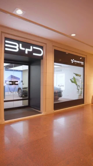 💥Il futuro in @galleriacavour1959!

🚗 Avete già visitato lo store @byd.italy in @galleriacavour1959?

➡️ @byd.italy , una delle aziende con la più forte capacità di ricerca e sviluppo al mondo, è leader mondiale nella vendita di veicoli ibridi plugin ed elettrici.

😊 Potrete vedere dal vivo gli ultimi modelli, vi aspettiamo!
.
.
.
💥 The future is at Galleria Cavour 1959!

🚗 Have you already visited the @byd.italy store at @galleriacavour1959?

➡️ @byd.italy, one of the companies with the strongest research and development capacity in the world, is a world leader in the sale of plug-in hybrid and electric vehicles.

😊 You will be able to see the latest models in-person, we are waiting for you!
.
.
.
#galleriacavour1959 #bolognacentro #luxurystyle #byd #autoelettrica #bolognashopping #bolognacitta